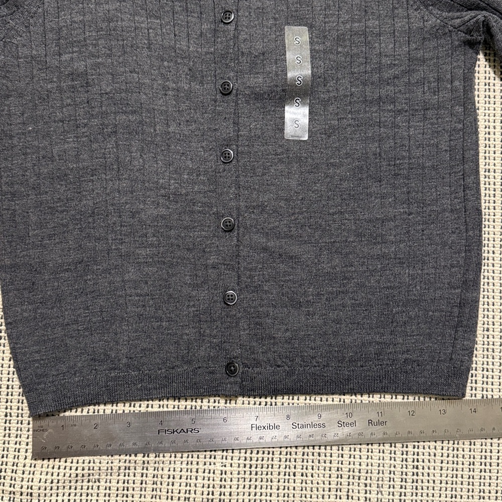 Uniqlo Women Short Cardigan - Picture 5 of 6